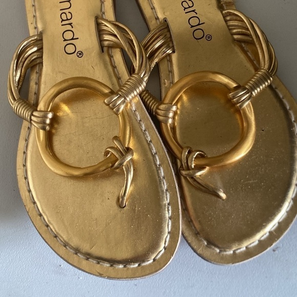 Bernardo Leather gold ring thong sz 6 - Picture 2 of 5